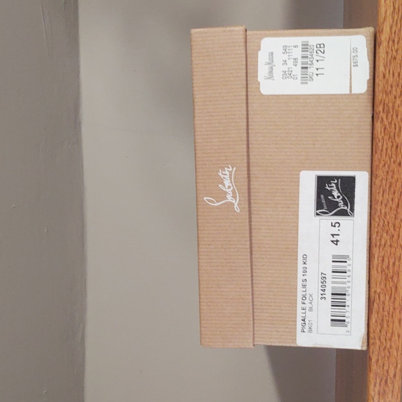 Christian Louboutin - Picture 7 of 8